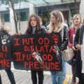 Presuda koja je potresla Crnu Goru – 12 godina zatvora za prebijanje trudnice na smrt, protest ispred Vlade