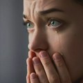 Ženske suze čine muškarce manje agresivnim, tvrde naučnici
