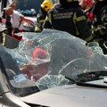 Saobraćajka kod Beške, vatrogasci izvlačili vozača iz automobila