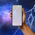Opasno je koristiti telefon dok grmi - istina ili mit? Evo šta kaže nauka