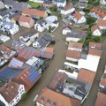 U poplavama u Nemačkoj dvoje poginulo: Veliki problemi u saobraćaju