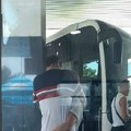 "Pade ono jako muško": Prizor sa autobuske stanice rasplakao Balkan, a iza ove slike se krije nešto što rečima ne može da…