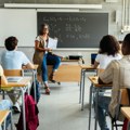 Poklon učenika iz Beograda šokirao profesorku Pustila ga ranije zbog bake, a onda joj je doneo nešto što je rastopilo i…