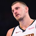 Jokić je šou u Kini - dobio konjsku glavu, da li je odoleo koka-koli? VIDEO