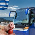 Srbin krenuo u Grčku, pa u bus uneo raskomadanu svinju! Vodič ostao u šoku: Isekao je na delove da lakše stane