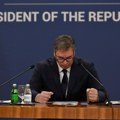 Koliko je samo umoran predsednik Vučić kad ne može da odgovori na pitanja: Opet bežao od novinara VIDEO
