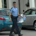 Pripadnici tzv. kosovske policije cepali plakate sa srpskom trobojkom u Kosovskom Pomoravlju