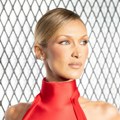 Bella Hadid najavljuje svoju novu seruju u tri autfita