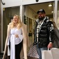 (Video) Nikolina Kovač izašla iz porodilišta: Muž je sačekao u besnoj mašini od 150.000 evra, pevačica otkrila: "Bilo je jako…