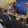 Novi saziv lokalne vlasti u Bajinoj Bašti počeo uz neizvesnost: Deo opozicionih odbornika se odvojio u poseban klub