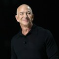 Bezos: AI će u budućnosti stvoriti više radnih mesta nego što će ih ukinuti