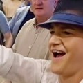 Brnabić se popela na stolicu i pevala "Srpkinja je mene majka rodila": Predsednica Skupštine napravila haos: "Šta se desi u…