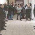 Štrajk radnika Gradske uprave u Prokuplju, traže obećanih 10.000 dinara