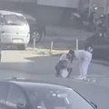 Svi su samo prolazili, a onda je ona zaustavila auto! Prizor iz Leskovca tera suze na oči: Mladić iz restorana snimio gest…