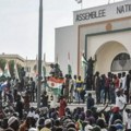 "Zahuktava" se u Nigeru: Francuska počinje evakuaciju svojih građana