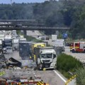 VIDEO Eksplozija na autoputu u Nemačkoj: Sudar pet kamiona, jedan prevozio opasne materije, vozači panično bežali od…