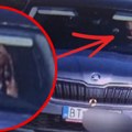 Pas vozi auto, policija tragala za lopovom Kamera uhvatila neverovatnu scenu, vozač imao objašnjenje (foto)