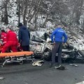 Težak udes na izlazu iz Valjeva ka Šapcu: Automobil smrskan, ima povređenih