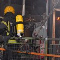Zapaljeni strujomer izazvao eksplozije bojlera i požar u zgradi u Čačku, stanari evakuisani