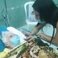 (Foto) ovo je žena kod koje je goca božinovska ostavila ćerku: Jelena objavila bolne slike sa bakom iz bolnice: Nju je…
