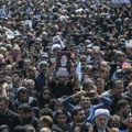 FOTO Stotine hiljada ljudi u Teheranu, u toku pogrebne ceremonije za Raisija: U Iran stigli šef Hamasa, premijer Jermenije i…