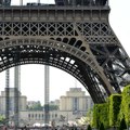 Pariz: Pet misterioznih kovčega postavljeno u podnožje Ajfelove kule