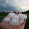 Olujno nevreme zahvatilo Zvornik, pričinjena šteta u poljoprivredi, na kućama