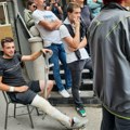 Pretukla ga policija, a on na štakama došao na blokadu u Užicu: Nestvaran prizor ispred Osnovnog suda