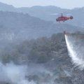 Uporna borba sa vatrom u Crnoj Gori – helikopteri na nepristupačnim terenima gase zapaljeno rastinje