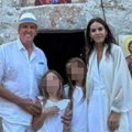 Jedna od najbogatijih Srpkinja prvi put pokazala celu porodicu: Bivša Modelsica krstila decu u Ostrogu: