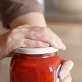 Шест трикова да лако отворите вакумирану теглу