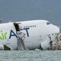Tragedija na aerodromu: Boeing 747 skliznuo sa piste u more - ima mrtvih FOTO