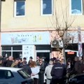 Ne može se represijom na Užice: Pet dana su građani branili radnju jednog aktiviste od policije i inspektora. Šta mislite kako…