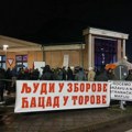 Protest „Svinjski Srem nije nem“ u Sremskoj Mitrovici: Građani se okupili u ogromnom broju da spreče održavanje Festivala vina…