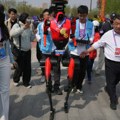 Ubrzani razvoj robotike u Kini - robot trakač brži od pobednika Pekinškog maratona