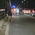 Запалио се аутомобил на Теретном мосту између Сремске и Мачванске Митровице – застој у саобраћају
