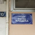 FOTO: Nalepnice sa natpisom "Bulevar Ratka Mladića" na Limanu