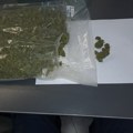 Beogradski carinici umesto dve dukserice u pošiljci pronašli pola kilograma marihuane