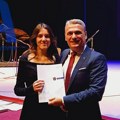 Oni su ponos grada na Moravi: Najboljim studentima i učenicima dodeljene zaslužene stipendije i nagrade (FOTO)