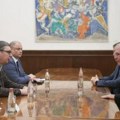 Predsednik Vučić se sastao sa ambasadorom Hilom: Otvoren razgovor o položaju Srba na KiM, komplikovanoj geopolitičkoj…