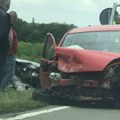 Teška nesreća kod Mladenovca: Najmanje četiri osobe povređene, oba vozila smrskana do neprepoznatljivosti! (foto)