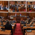 Završena sednica Skupštine: Lazović postavio zanimljivo pitanje Dačiću, zbog Đilasovog govora naprednjaci se takmičili…
