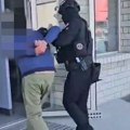 "Ovnom" razbili vrata, pa hapsili osumnjičene u gaćama: Ovako je pala "auto mafija": Krali kola po Francuskoj, pa delove…