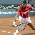 Atp ženeva: Đoković slomio reket, besneo na terenu, pa savladao Arnaldija