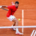 Novak čekao nikad više na početak meča, ali sada je spreman da utiša Francuze