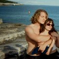Zavela 14 godina mlađeg kolegu, a sad šeta gola po plaži u Hrvatskoj: Hana Selimović i Luka Grbić ne snebivaju se da javno…