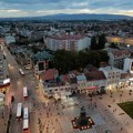 U Nišu od 1. jula besplatan gradski prevoz i pomoć od 20.000 dinara za udžbenike osnovaca
