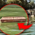 (Video) Mrtvački sanduk pluta savom! Svašta ljudi bacaju u reku, ali ovo!? Šok prizor iz Beograda razbesneo je sve
