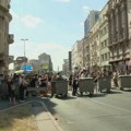 (VIDEO) Blokiran ulaz u Terazijski tunel, građani skinuli i reklamu za EXPO