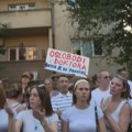"Pustite Vladu", "Uhapsite Vučića": Ispred CZ-a skup podrške uhapšenom anesteziologu